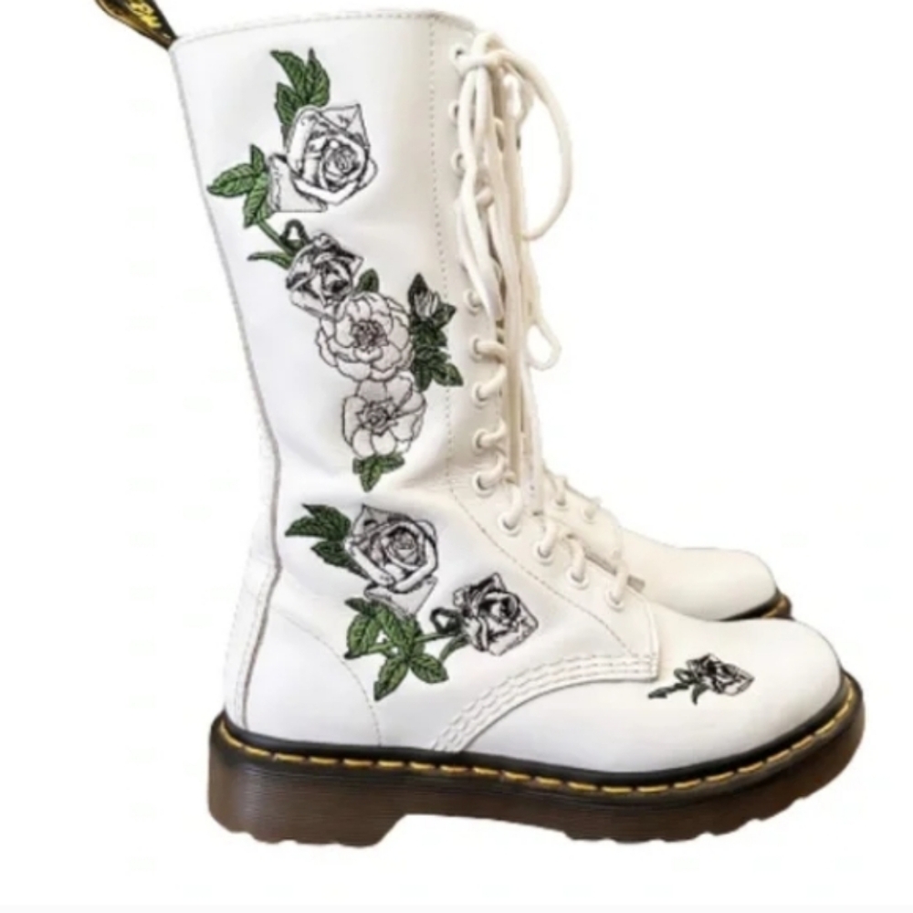 Flower lace up boots